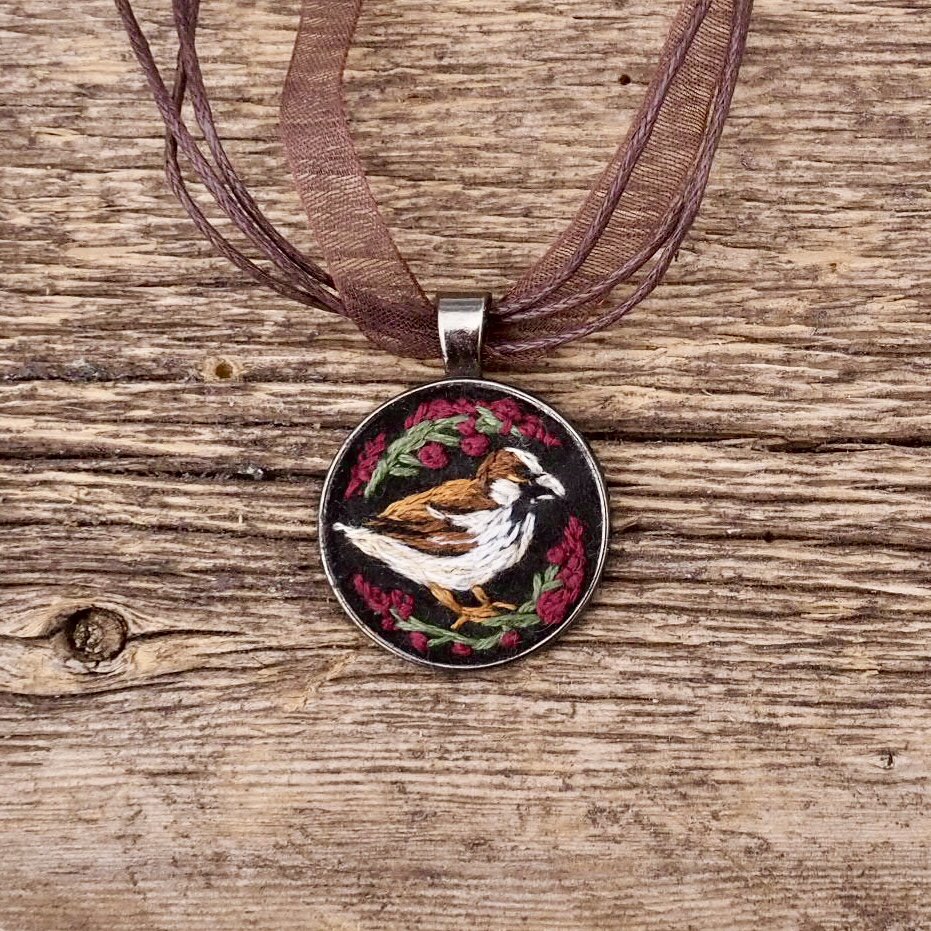 Haftowana biżuteria na zamówienie - obrazek 11