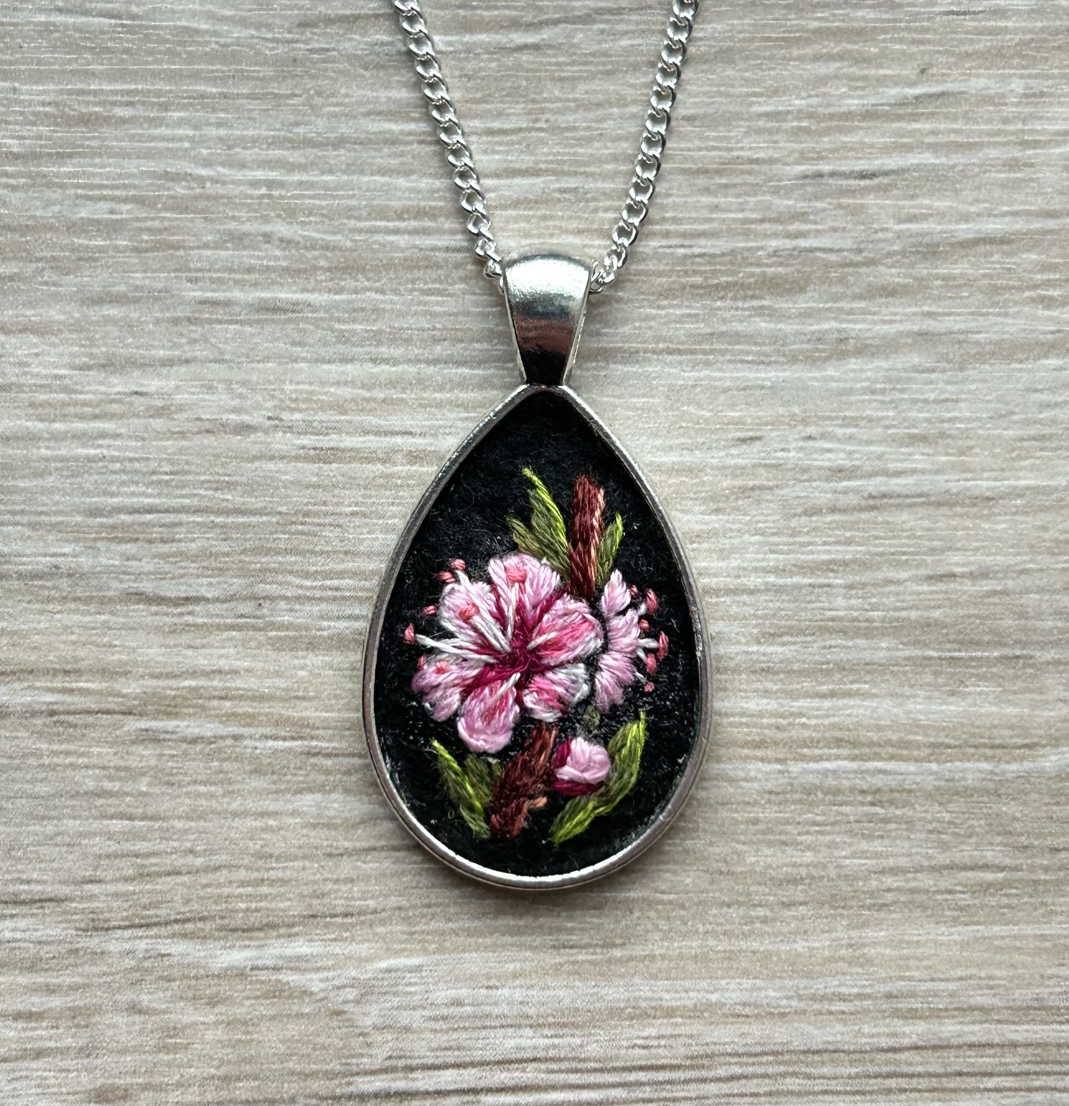 Haftowana biżuteria na zamówienie - obrazek 5